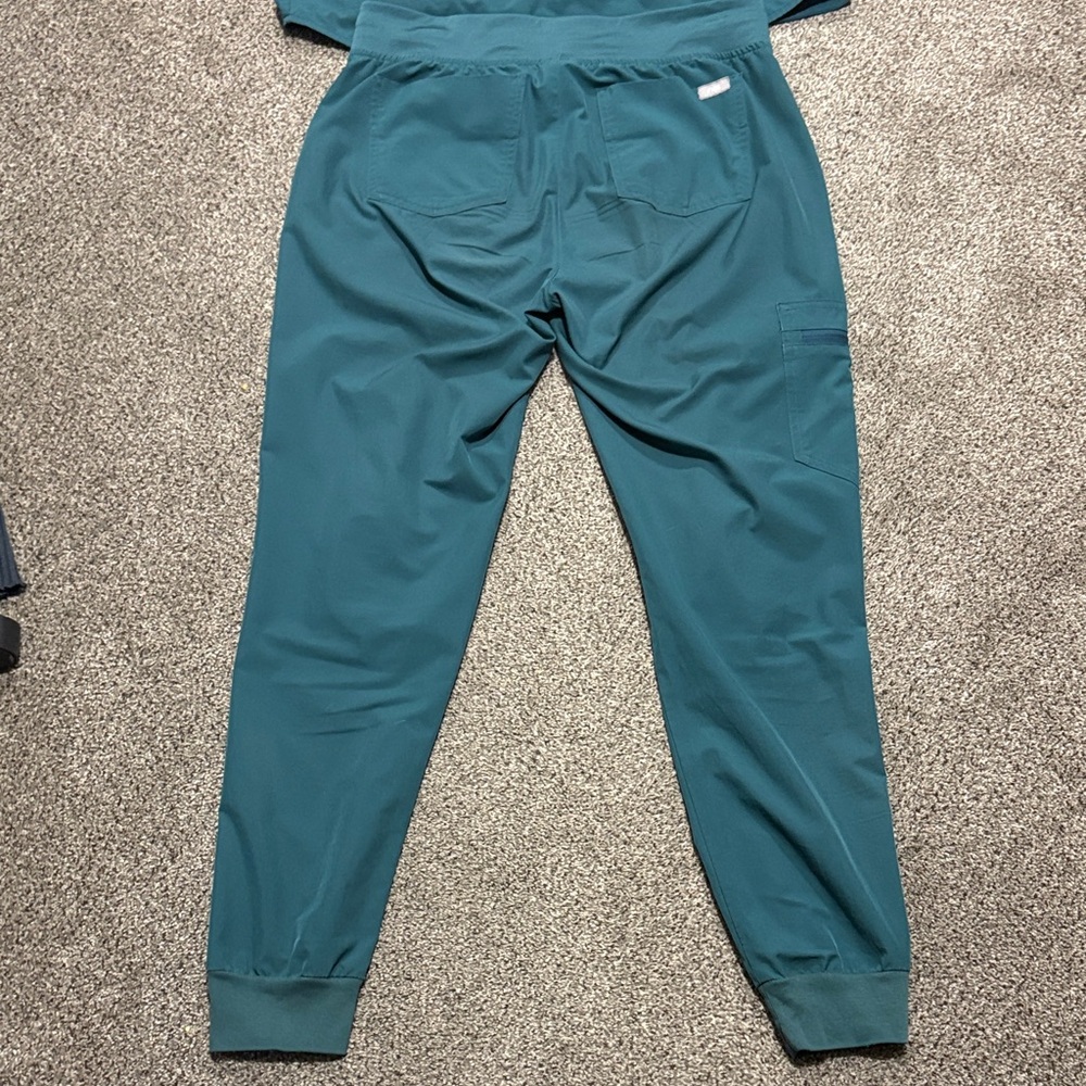 Figs Women's Teal Scrub Set with Aqua Drawstrings Fionx Material - Picture 4 of 12